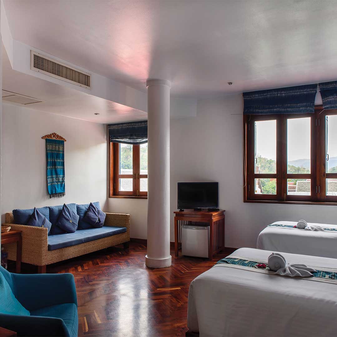 Deluxe Twin Room seating area with TV and mountain view